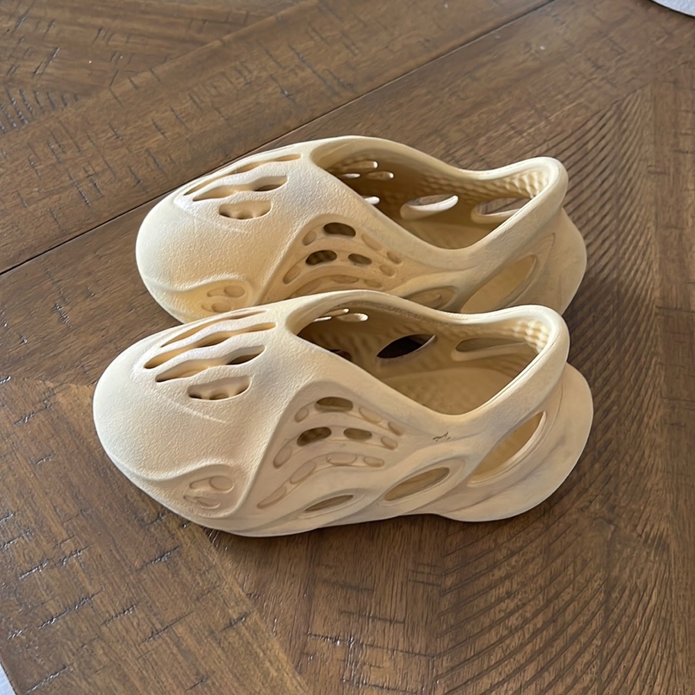 Yeezy Foam Rnnr  (Authentic) toddler size 7